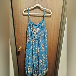 NWT Torrid FloralChiffon Sleevless Pleated Midi Dress